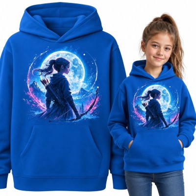 Bluza dziewczęca z kapturem - wojowniczka fantasy z kołczanem i górami w blasku księżyca
