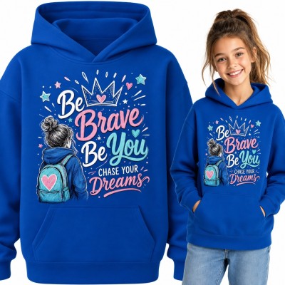 Bluza dziewczęca z kapturem „Be Brave Be You Chase Your Dreams” - dziewczynka z plecakiem i korona