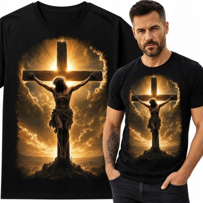 Koszulka męska z Ukrzyżowaniem Jezusa w złocistej poświacie - religijny motyw