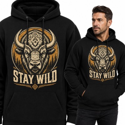 Bluza męska z kapturem - głowa bizona na tle lasu „Stay wild”