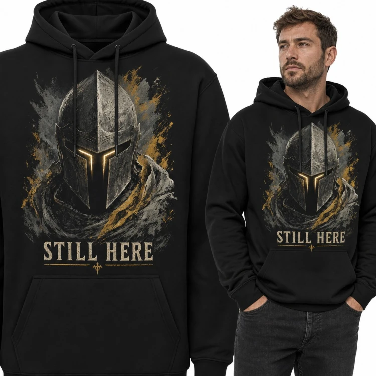 Bluza męska z kapturem - hełm rycerza ze świecącym wizjerem „Still Here”