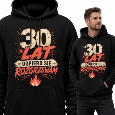Bluza męska z kapturem na 30 urodziny - „30 lat dopiero się rozgrzewam” z płomieniem