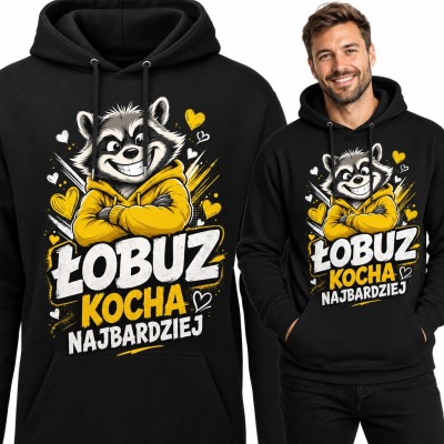 Bluza męska z kapturem - szop pracz w żółtej bluzie i „Łobuz kocha najbardziej”
