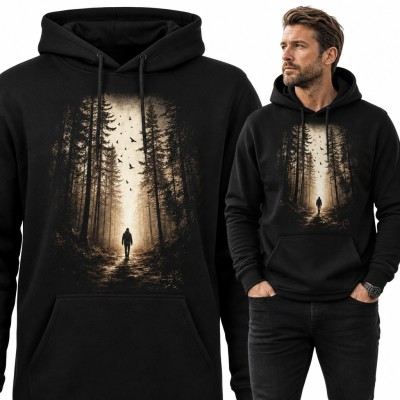Bluza męska z kapturem - wędrowiec na leśnej ścieżce wśród świerków