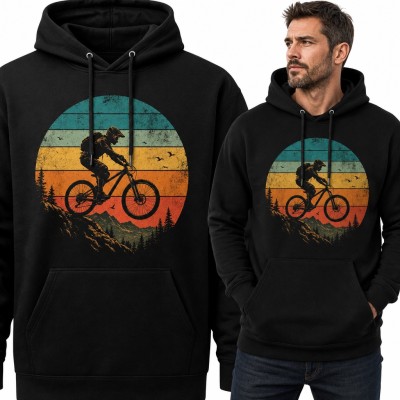Bluza męska z kapturem - rowerzysta MTB na tle retro zachodu słońca w górach