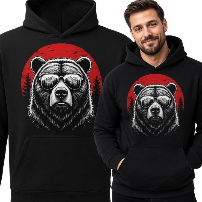 Bluza męska z kapturem - niedźwiedź grizzly w okularach na tle czerwonego słońca
