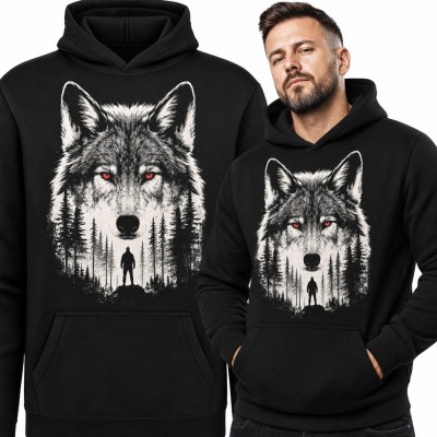 Bluza męska z kapturem - wilk z czerwonymi oczami i las z samotnym wędrowcem