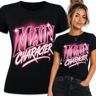 Koszulka damska „Main Character” - różowy napis airbrush z gwiazdkami