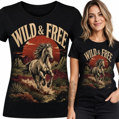 Koszulka damska „Wild & Free” - galopujący mustang i czerwone słońce western