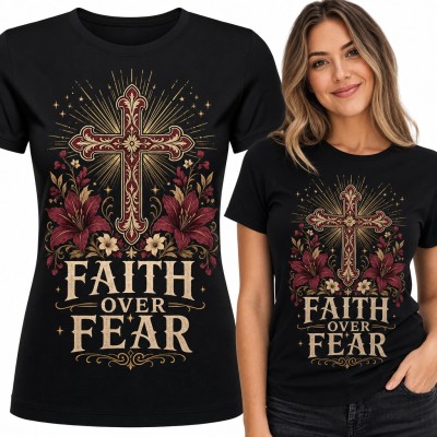 Koszulka damska z ozdobnym krzyżem i liliami - „Faith over fear”