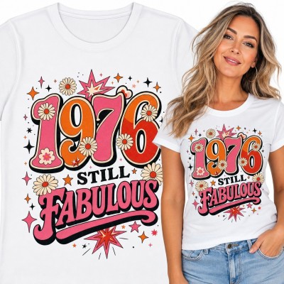 Koszulka damska na 50 urodziny „1976 Still Fabulous” - retro stokrotki i gwiazdki