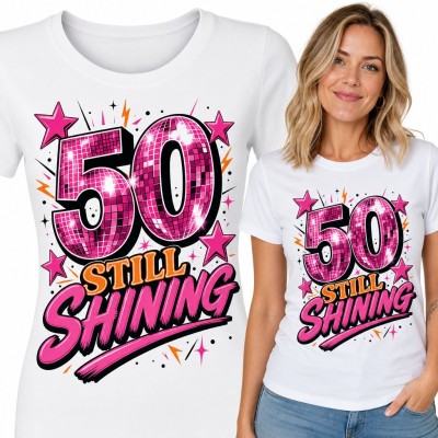 Koszulka damska na 50 urodziny „50 Still Shining” - różowa kula disco