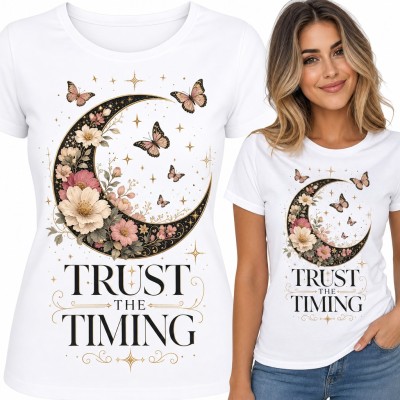 Koszulka damska „Trust the Timing” - półksiężyc z kwiatami i motylami