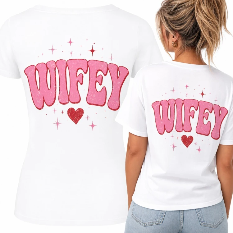 Koszulka damska „Wifey” w różowym stylu retro z sercem - duży nadruk na plecach