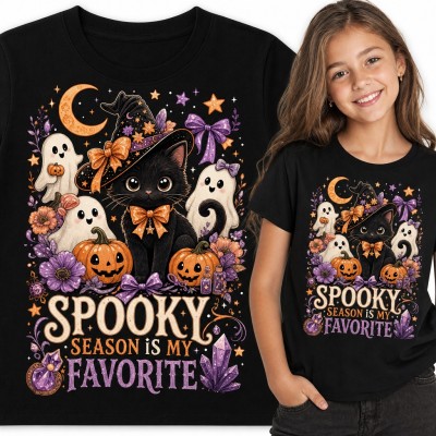 Koszulka dziewczęca Halloween „Spooky season is my favorite” - czarny kot w kapeluszu czarownicy