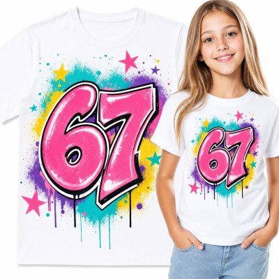 Koszulka dziewczęca „67” - mem Six Seven w różowym graffiti z gwiazdkami