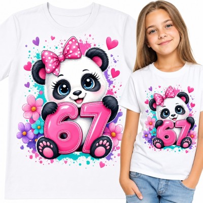 Koszulka dziewczęca „67” z pandą w różowej kokardzie