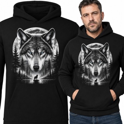 Bluza męska z kapturem - głowa wilka nad nocnym lasem i jeziorem
