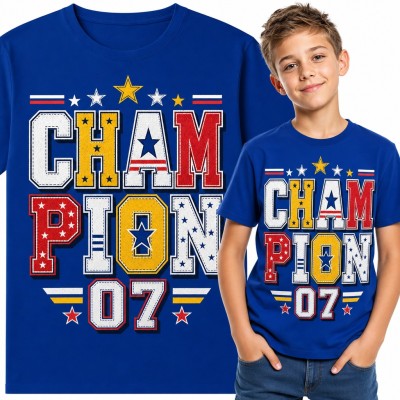 Koszulka chłopięca „Champion 07” - sportowe litery college z gwiazdkami