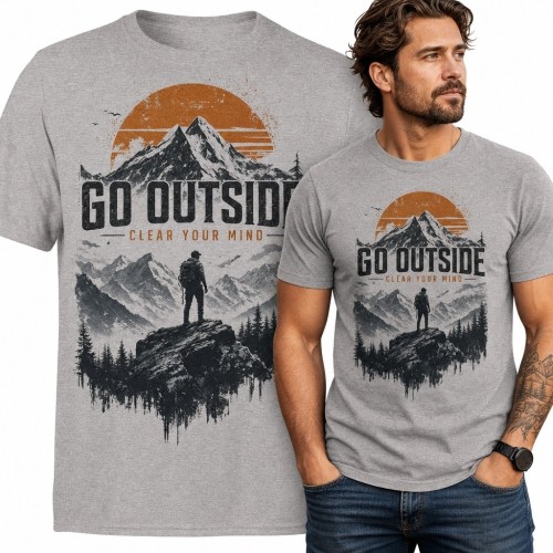 Koszulka męska „Go Outside” z wędrowcem na górskim szczycie