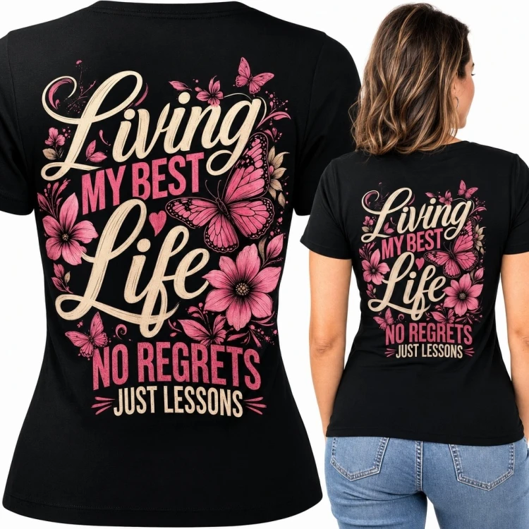 Koszulka damska z kwiatami i motylami „Living My Best Life” - nadruk na plecach