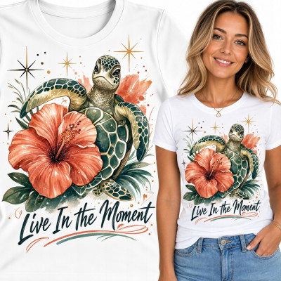 Koszulka damska z żółwiem morskim i napisem „Live In the Moment” - tropikalny hibiskus