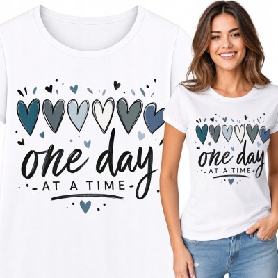 Koszulka damska z sercami „One day at a time” - motywacyjny nadruk