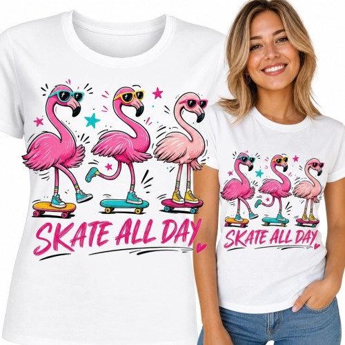 Koszulka damska z flamingami na deskorolkach „Skate All Day” - kolorowy nadruk