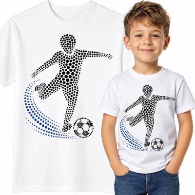 Koszulka chłopięca z piłkarzem - dynamiczny motyw futbolowy