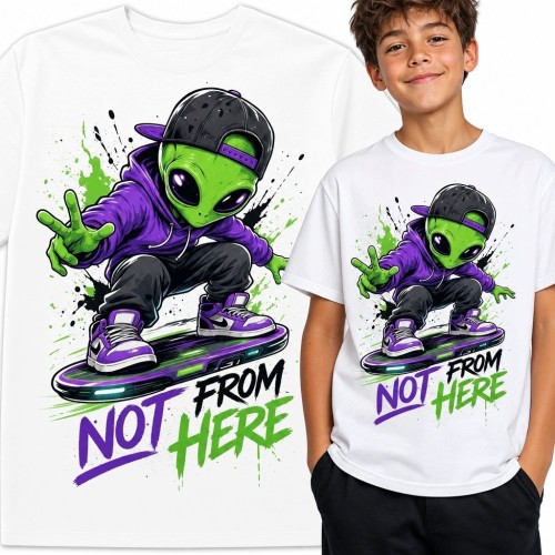 Koszulka chłopięca z kosmitą na deskorolce „Not From Here” - styl streetwear