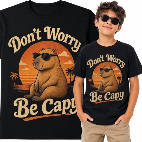Koszulka chłopięca z kapibarą „Don't Worry Be Capy” - tropikalny wzór retro