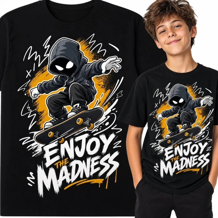 Koszulka chłopięca „Enjoy the Madness” - zakapturzona postać na deskorolce