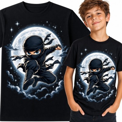 Koszulka chłopięca z ninja na tle pełni księżyca - motyw w stylu anime